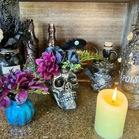 NEW Fun little spooky faux floral arrangement in shades of blue, black & purples - Picture 10 of 15